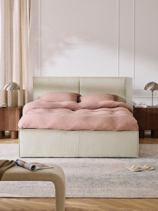Dreava Upholstered Bed in Corduroy