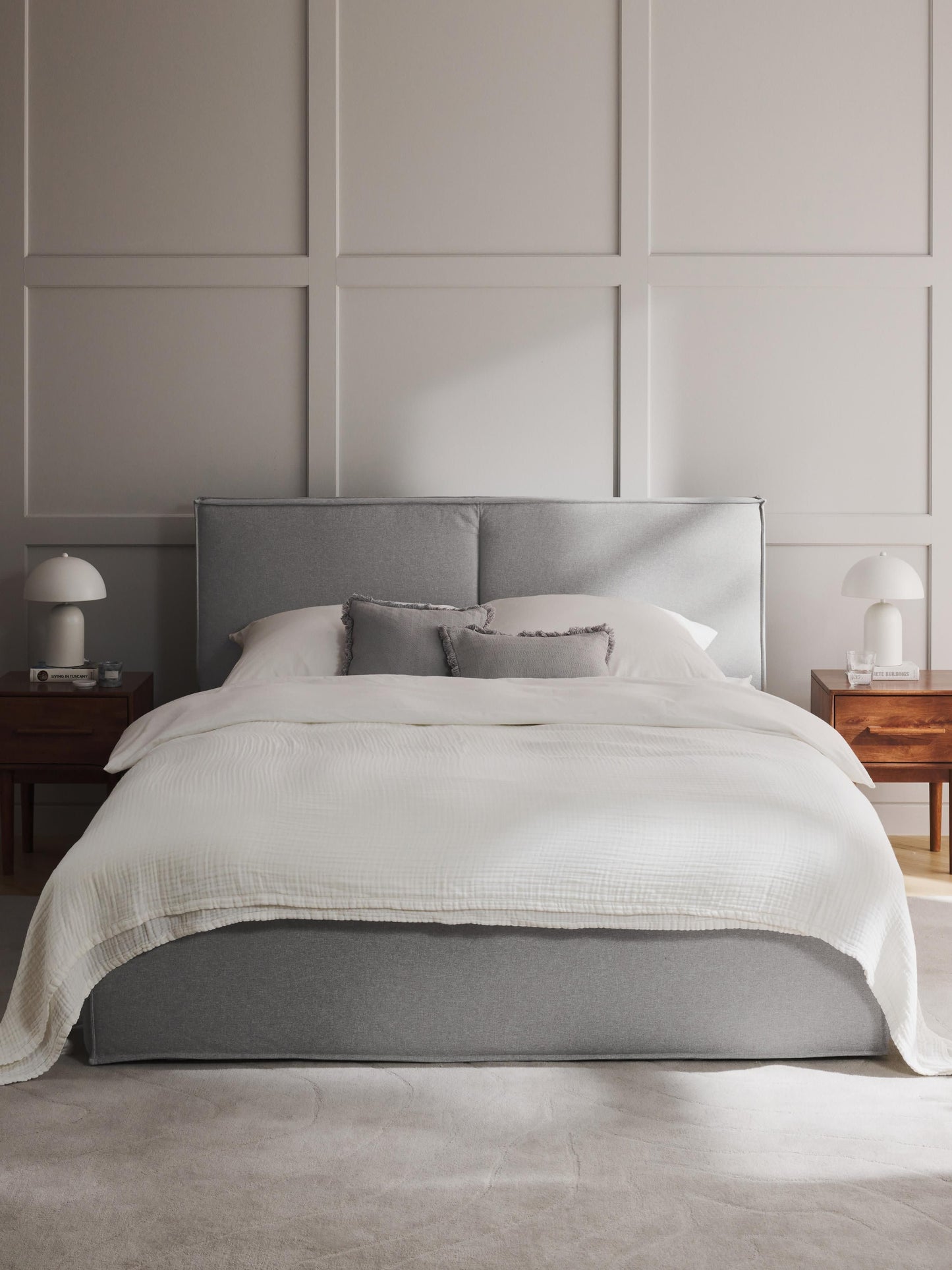 Dreava Upholstered Bed with Storage