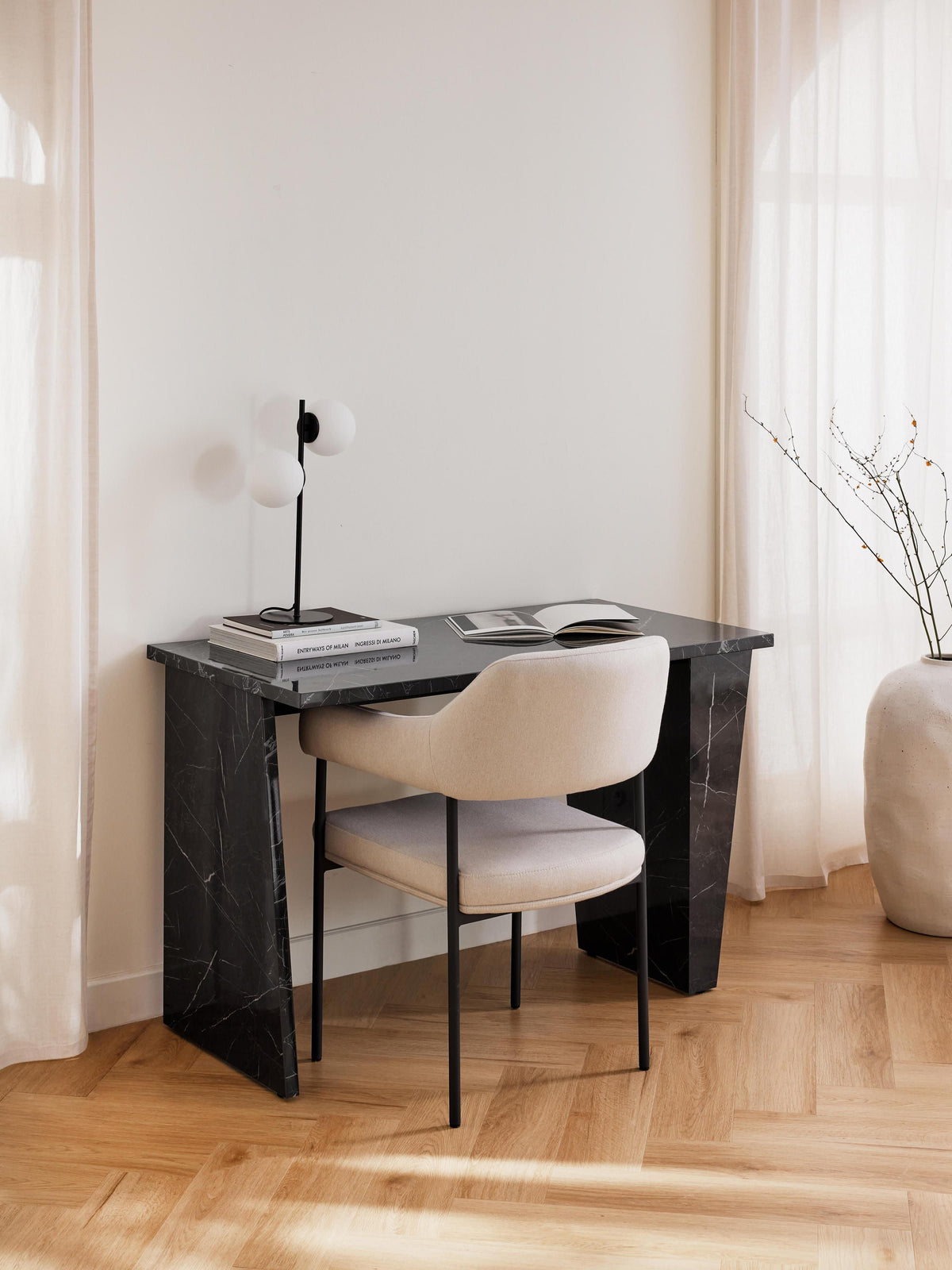 Liaven Desk in Marble Look