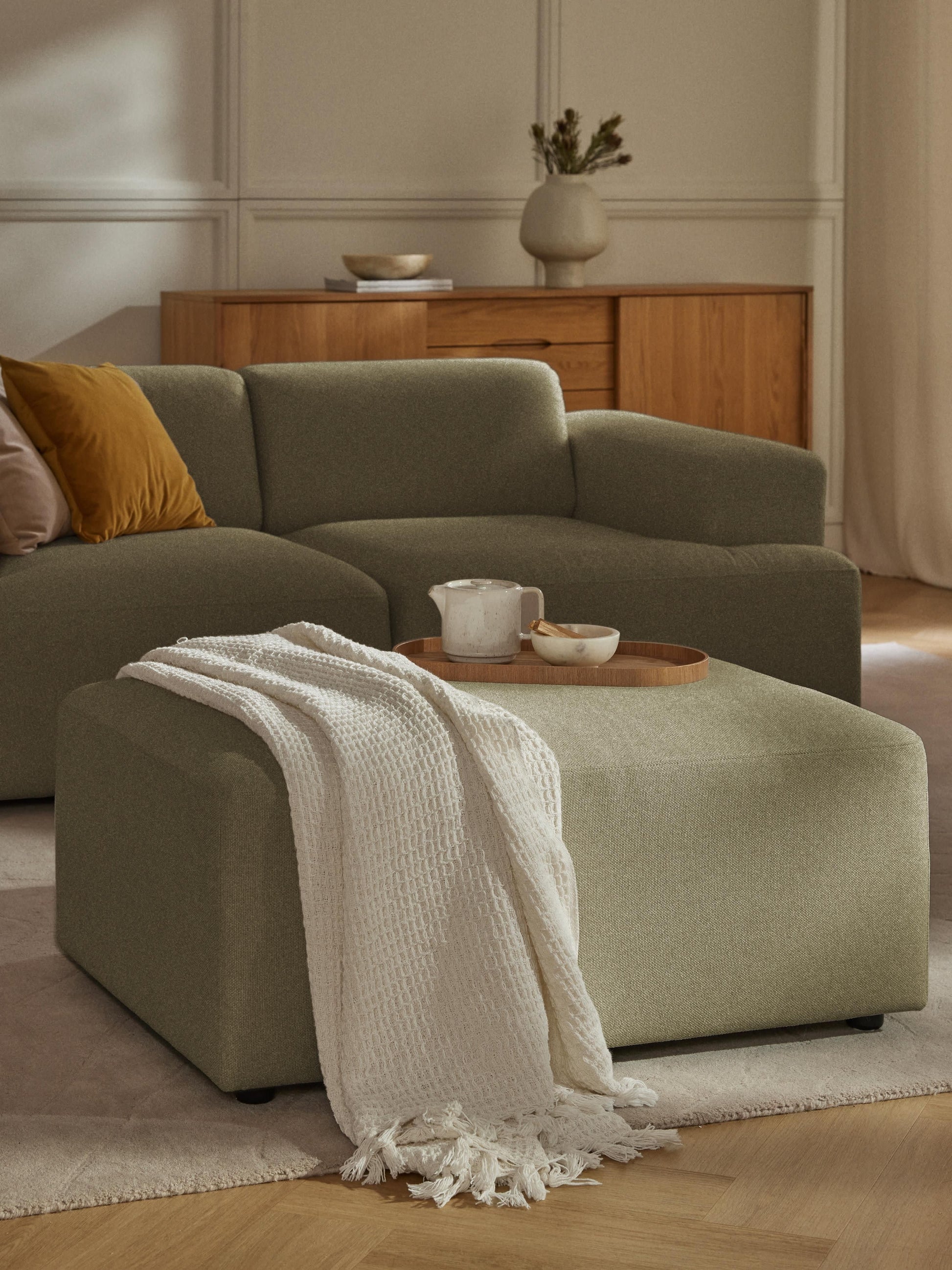 Melina Stool, W 99 x D 72 cm