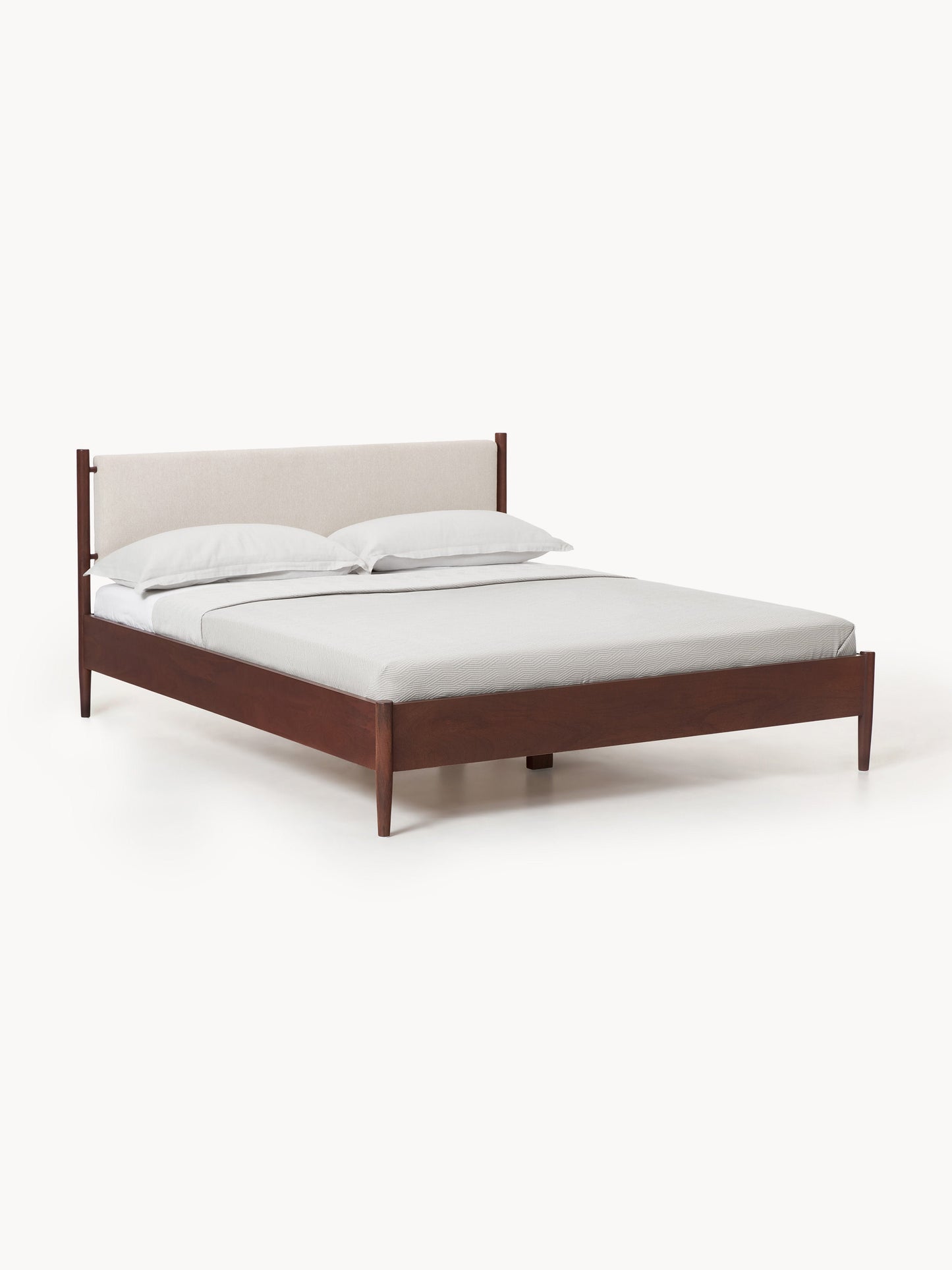 Paulen Bed in Mango Wood
