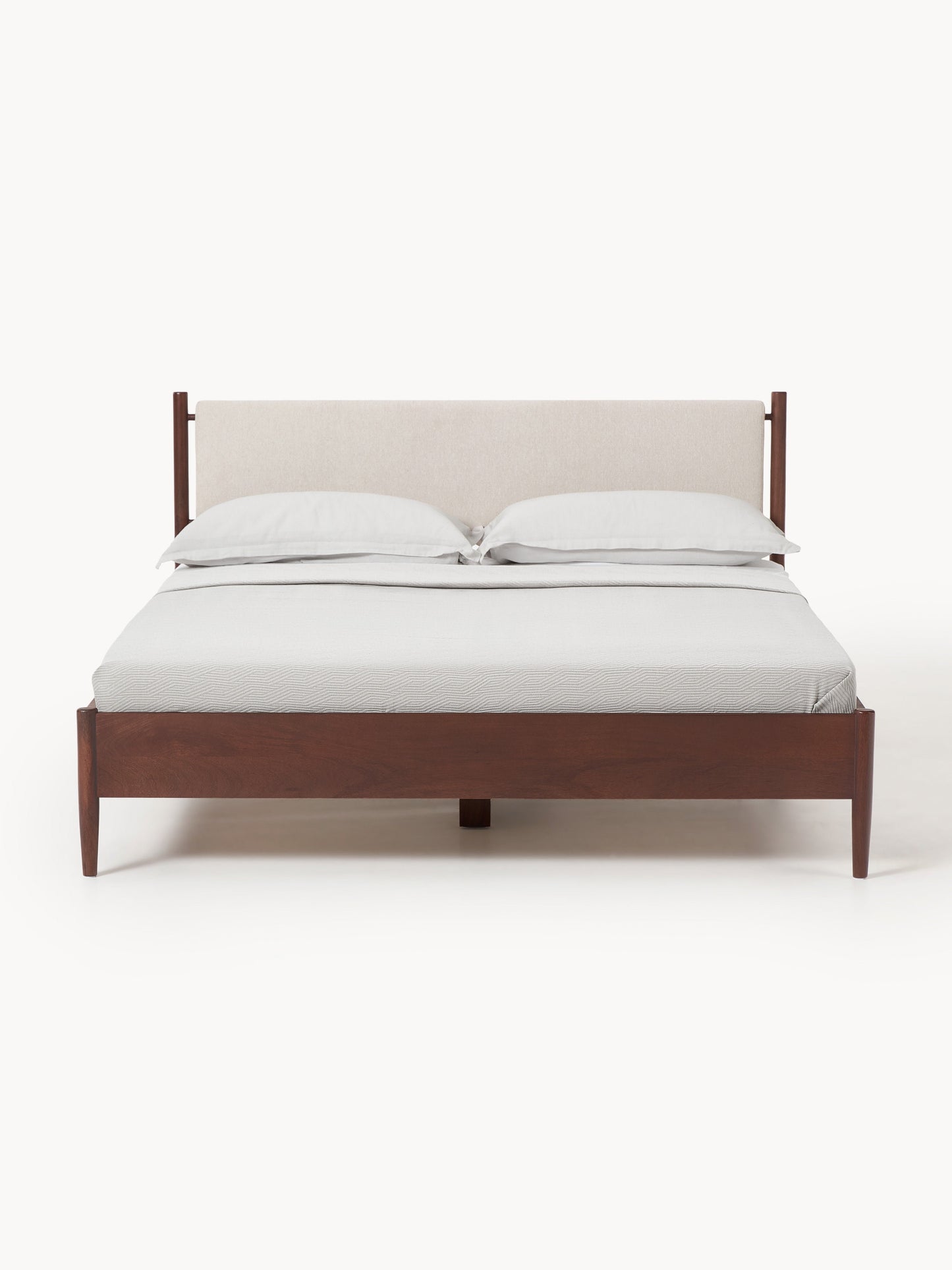 Paulen Bed in Mango Wood