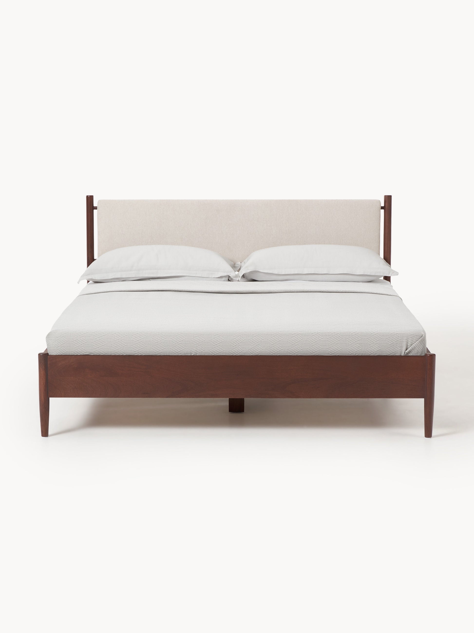 Paulen Bed in Mango Wood